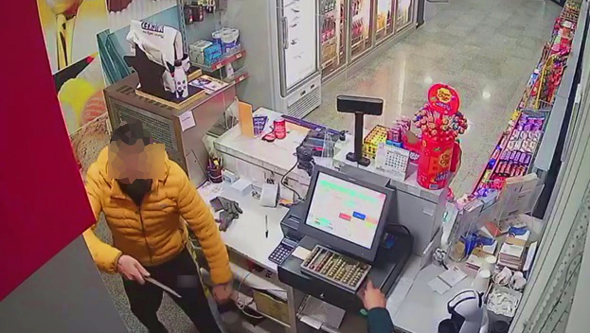 Momento del robo en una gasolinera de la provincia de Albacete