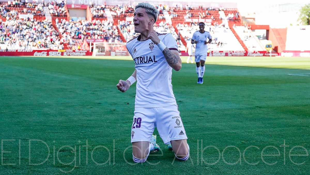 Dani González celebra el 1-0 del Albacete ante el Linense