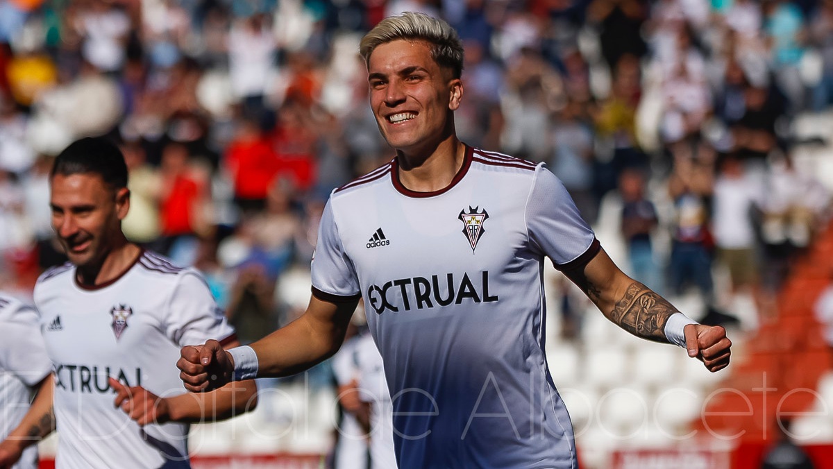 Dani González celebra el 1-0 del Albacete ante el Linense