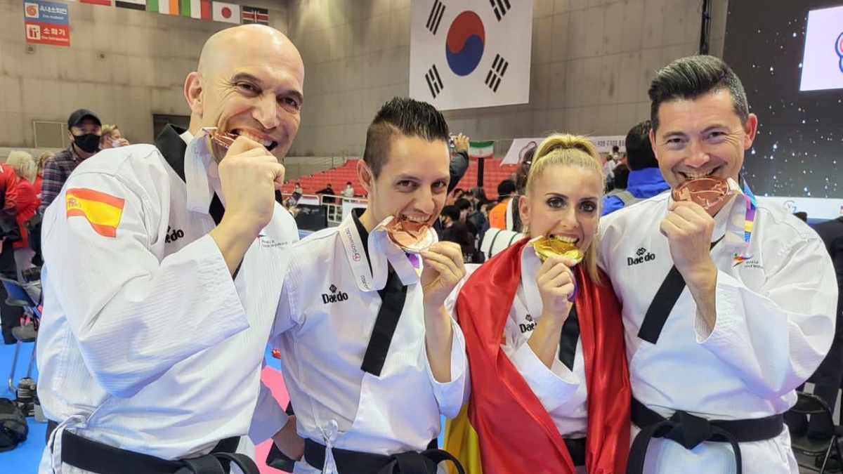 Patricio Martínez junto a sus compañeros / Foto: Federación de Taekwondo de Castilla-La Mancha