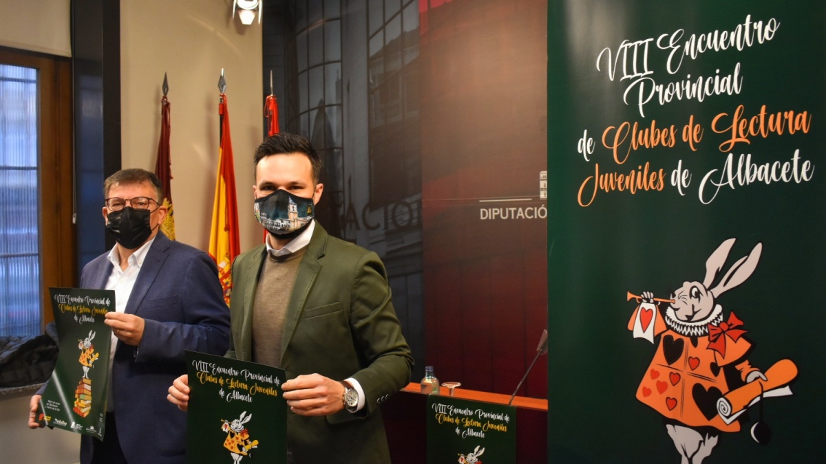 El diputado de Cultura y el delegado de Educación en la presentación del VIII Encuentro de Clubes de Lectura Juveniles de Albacete / Imagen: Diputación Albacete