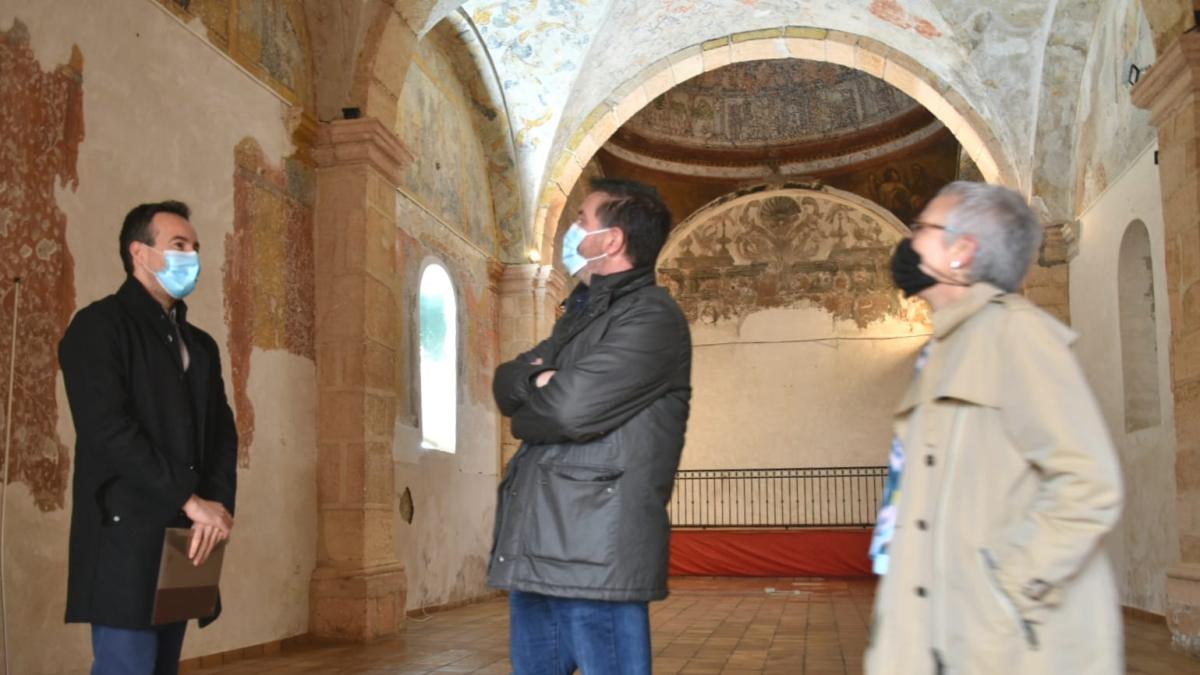 Cabañero visita las mejoras acometidas en el Museo del Tambor de Tobarra