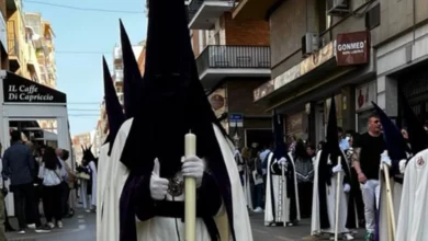 María Camacho en un instante de la procesión / Imagen: @_MIRypoppins