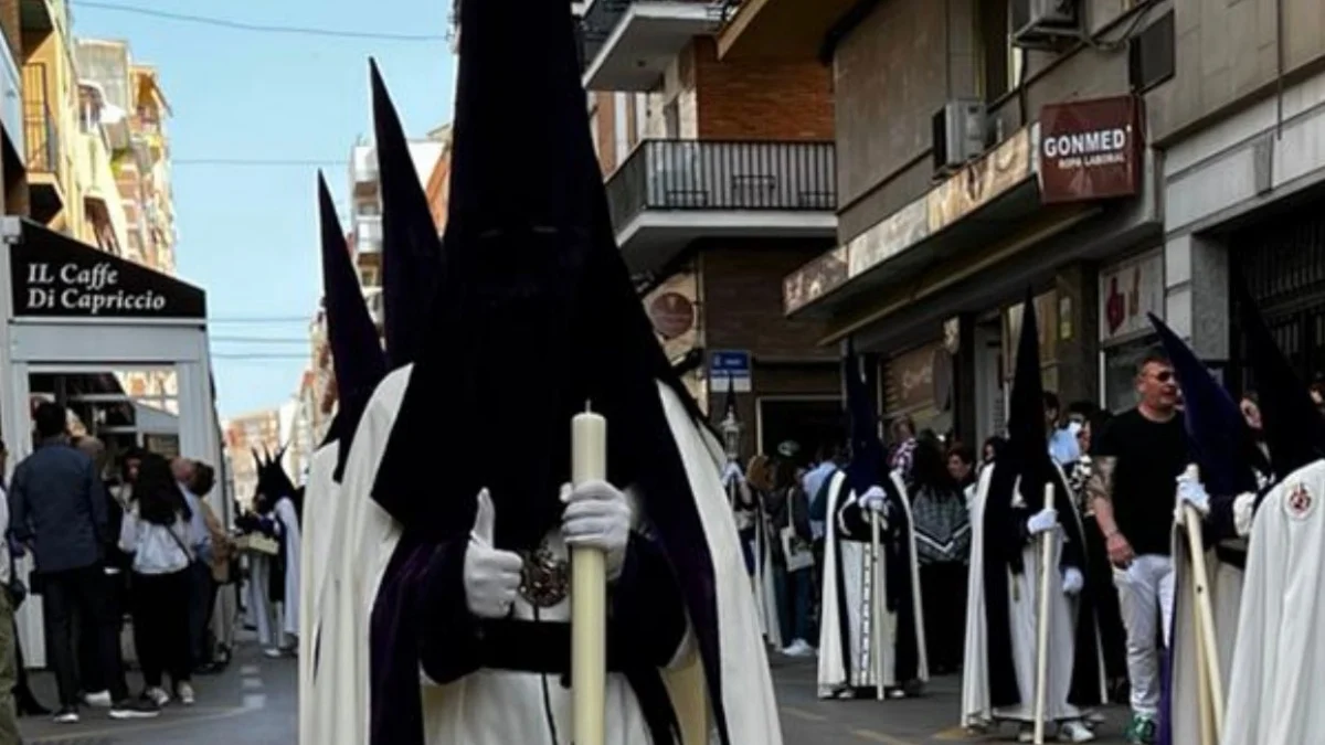 María Camacho en un instante de la procesión / Imagen: @_MIRypoppins