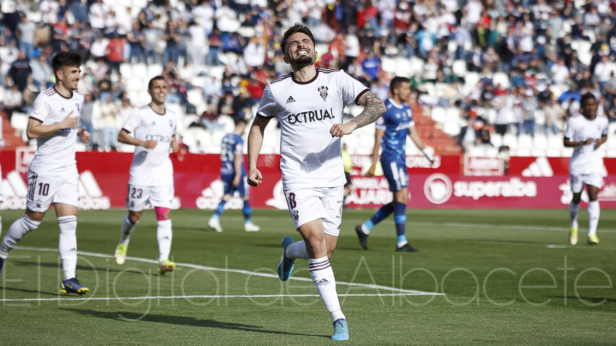 Fran Álvarez celebra un gol con el Albacete