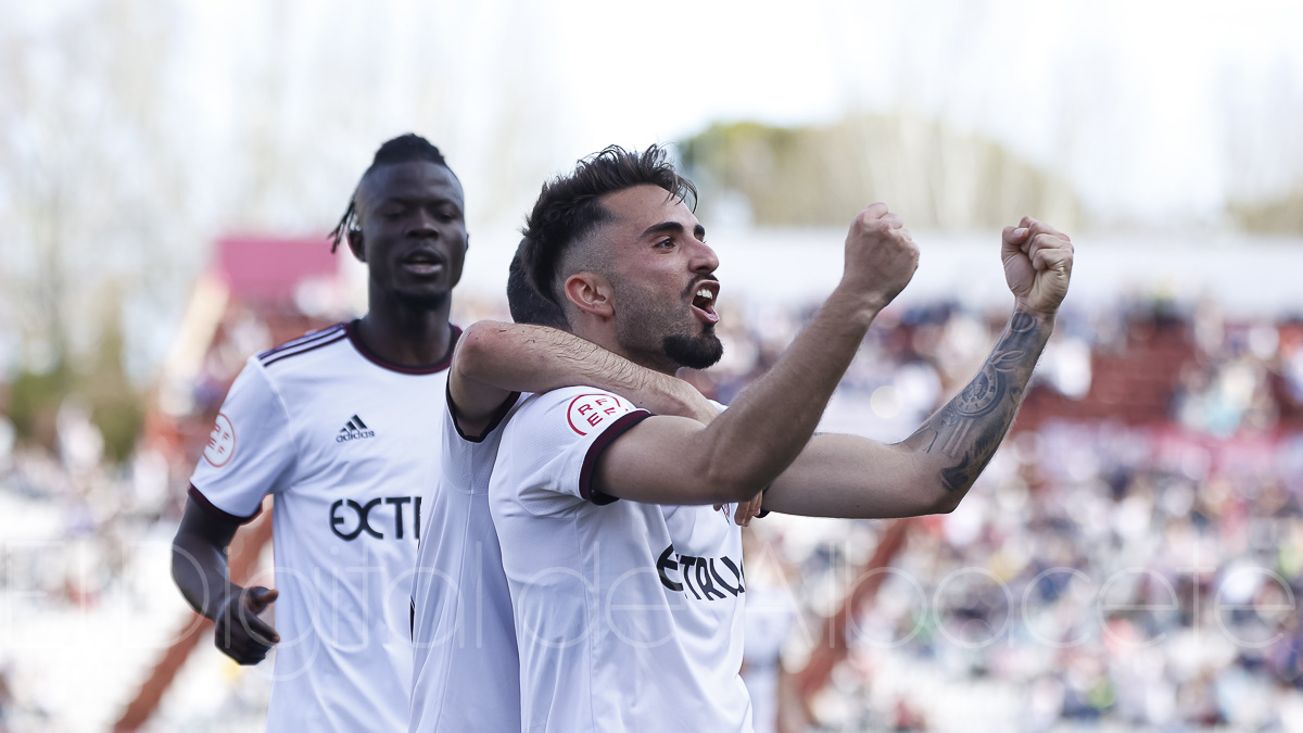 Fran Álvarez celebra un gol con el Albacete