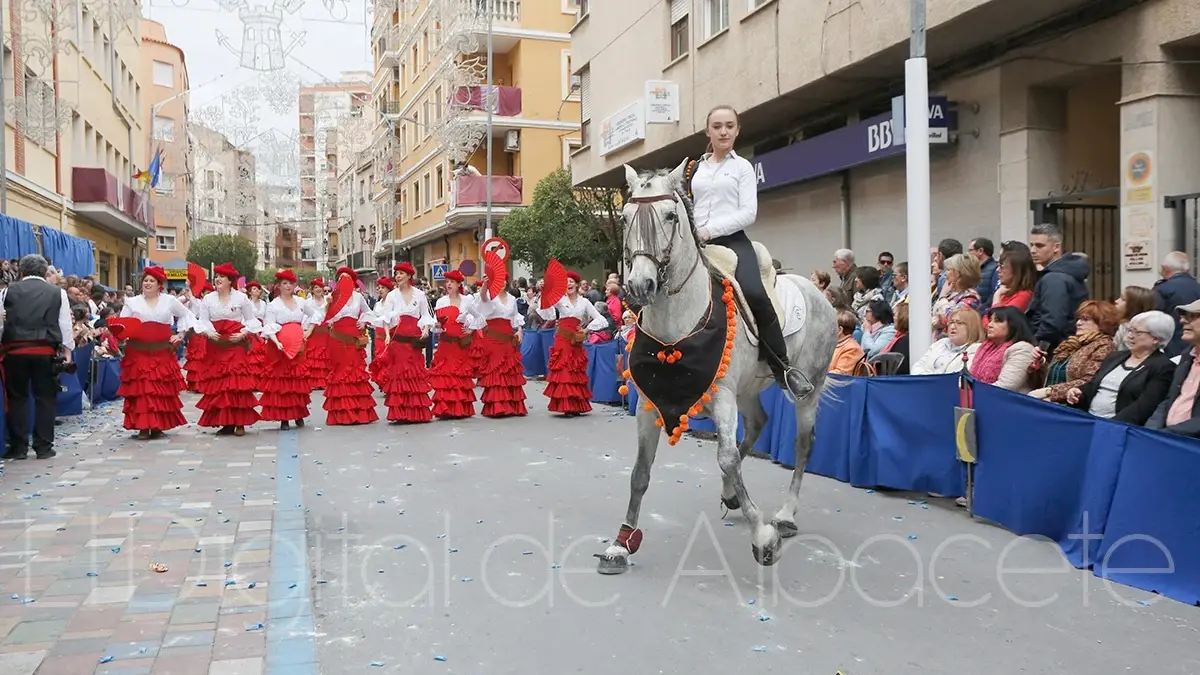 Gran Desfile Festero en Almansa / Imagen de archivo