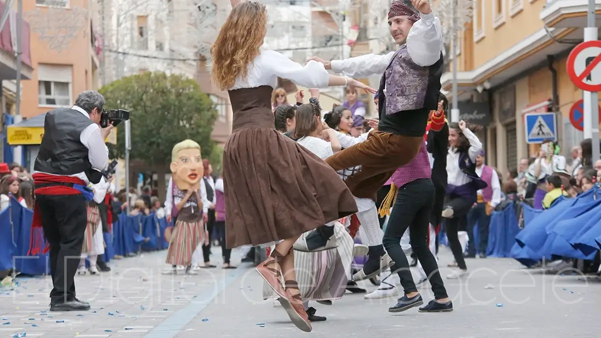 Gran Desfile Festero en Almansa / Imagen de archivo