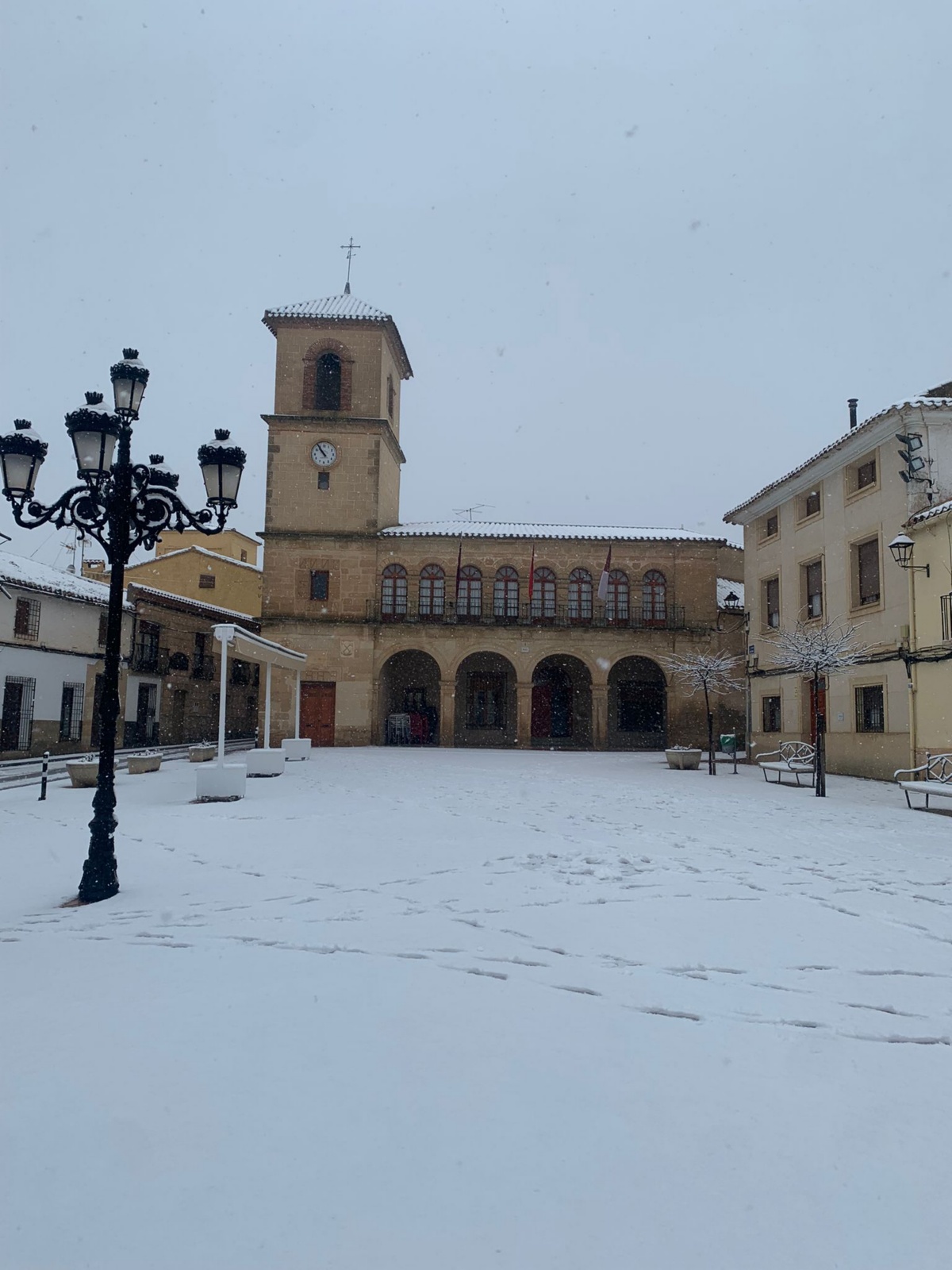 La nieve tiñe de blanco Peñas de San Pedro