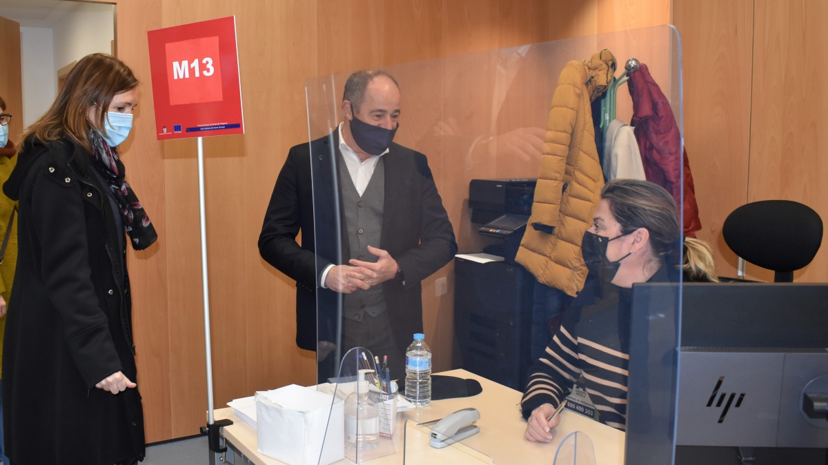 El alcalde de Albacete, Emilio Sáez, visita la nueva Oficina Municipal de Atención a la Ciudadanía / Imagen: Ayuntamiento Albacete
