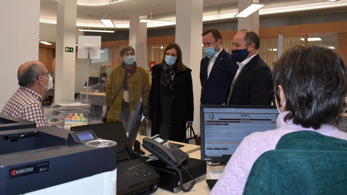 El alcalde de Albacete, Emilio Sáez, visita la nueva Oficina Municipal de Atención a la Ciudadanía / Imagen: Ayuntamiento Albacete