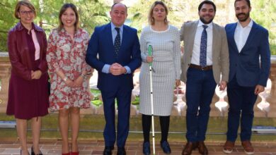 Foto de familia a las puertas del Ayuntamiento de Albacete