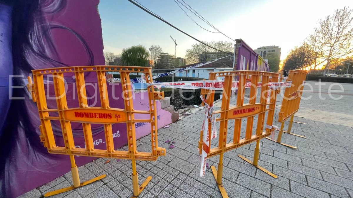 Se lleva por delante parte del muro de la Piscina del Paseo de la Cuba en Albacete