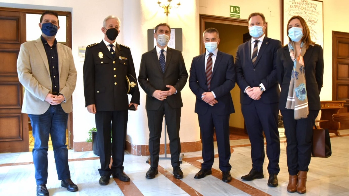 Cabañero arropa a Antonio Bueno en su toma de posesión oficial como comisario jefe de la Policía en la provincia de Albacete