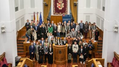 El presidente regional, Emiliano García-Page, clausura la jornada ‘40 años de Estado Autonómico en Castilla-La Mancha’, en las Cortes regionales / JCCM