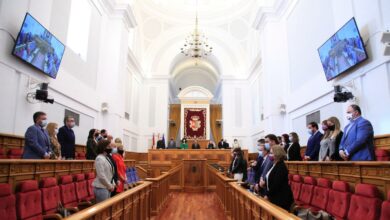 El Pleno de las Cortes regionales arranca con un minuto de silencio por el último asesinato machista