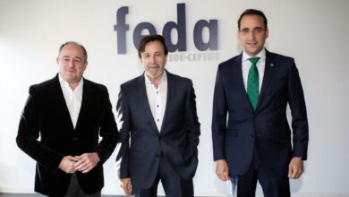 Emilo Sáez, alcalde de Albacete junto al presidente de FEDA, Artemio Pérez, y al director general de Globalcaja, Pedro Palacios / Ayto. Albacete