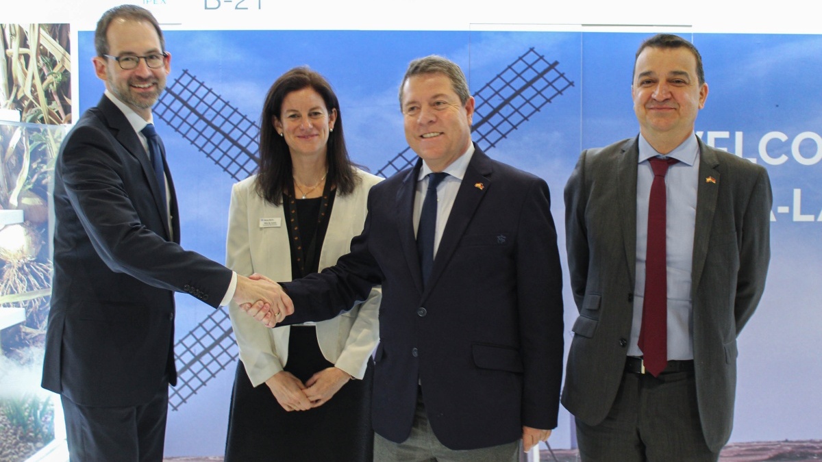 El presidente regional, Emiliano García-Page, asiste a la feria internacional ‘Fruit Logistica’ donde visitará el stand de Castilla-La Mancha. (Foto: JCCM)