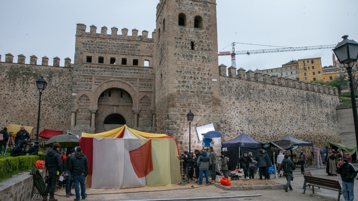 La directora general de Turismo, Comercio y Artesanía, Ana Isabel Fernández, ha visitado el rodaje de la película ‘Reyes contra Santa’ en Castilla-La Mancha / JCCM