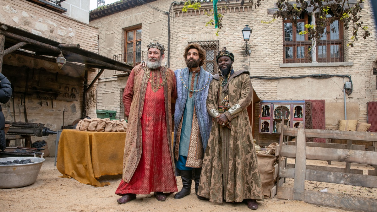 La directora general de Turismo, Comercio y Artesanía, Ana Isabel Fernández, ha visitado el rodaje de la película ‘Reyes contra Santa’ en Castilla-La Mancha / JCCM