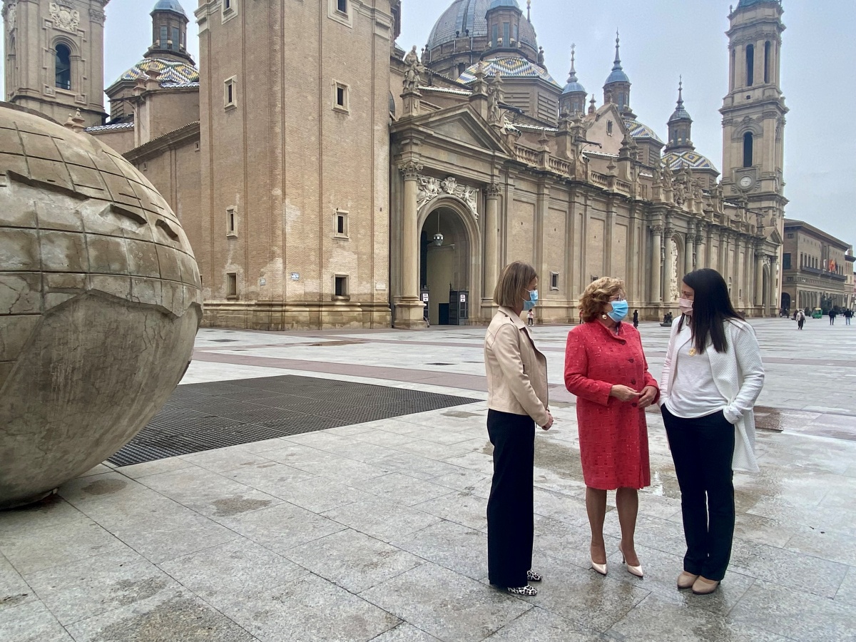 Reunión entre las consejeras de ambas comunidades, Bárbara García Torijano y María Victoria Broto / JCCM
