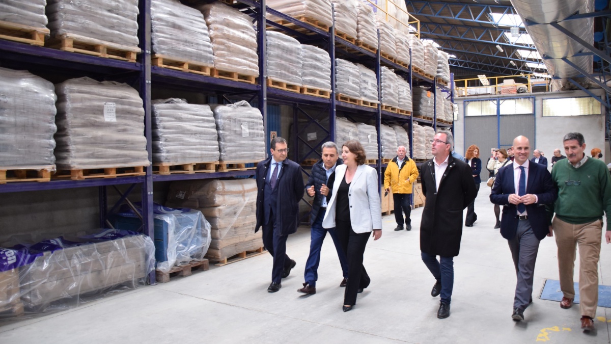 La consejera de Economía, Empresas y Empleo, Patricia Franco, visita la empresa visita una empresa de cerámicas en Castilla-La Mancha / JCCM