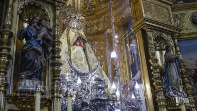 Numerosos albaceteños vistan el Camarín de la Virgen de los Llanos / Fotos: Ángel Chacón