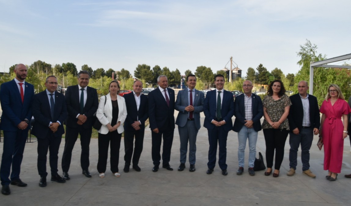 Cabañero ensalza el papel de las cooperativas agroalimentarias como “una gran herramienta para luchar contra la despoblación” y un motor de desarrollo
