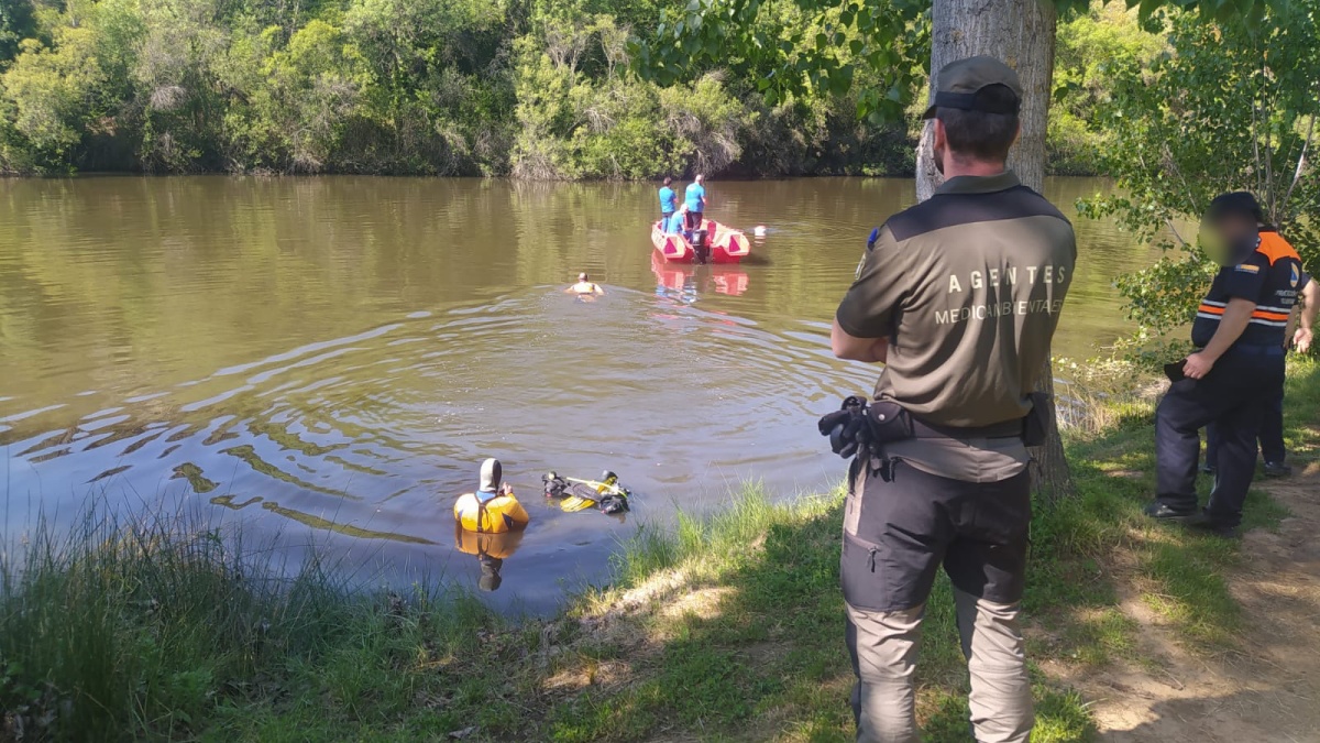 Un despiste hizo que este coche cayera a un río en Castilla-La Mancha / Foto: Agentes Medioambientales de Castilla-La Mancha