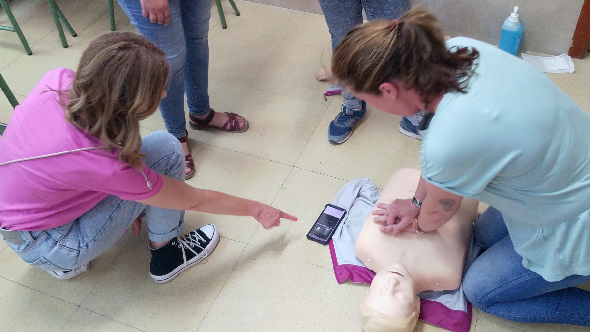 Enfermeras de Albacete forman en primeros auxilios a medio centenar de profesores / JCCM