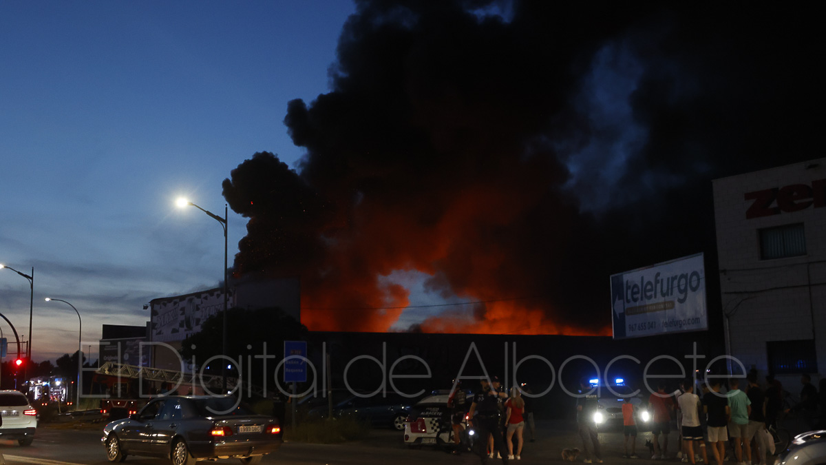 Incendio en una nave de Albacete / Foto: Ángel Chacón