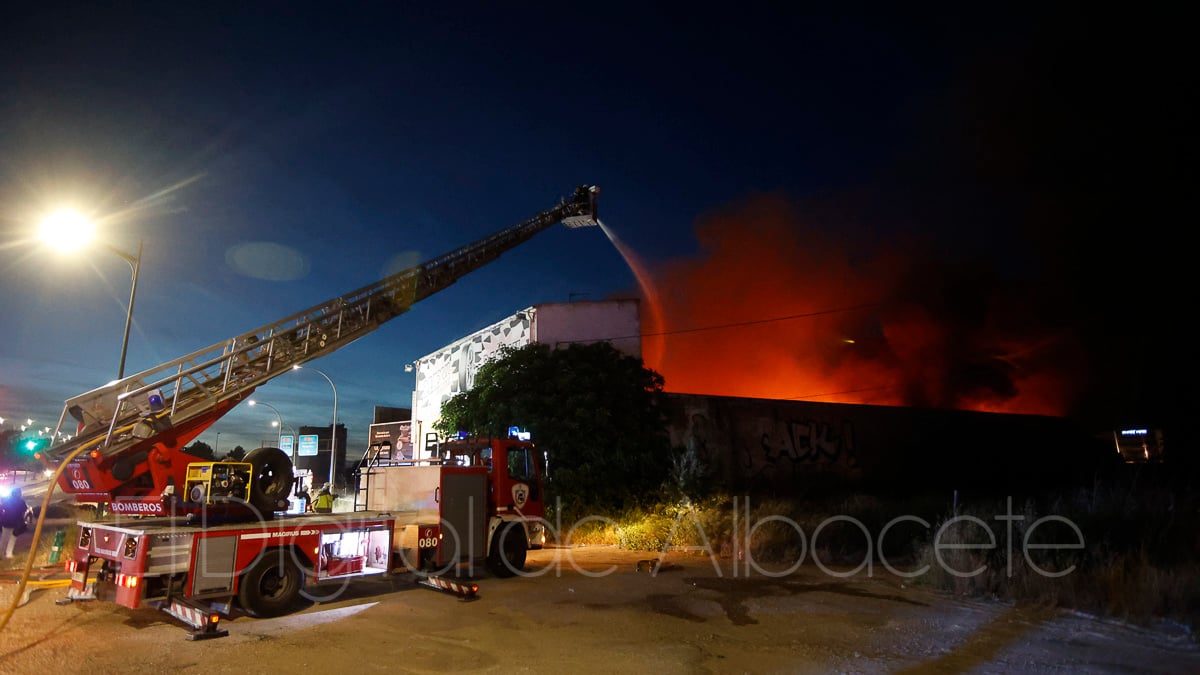 Incendio en una nave de Albacete / Foto: Ángel Chacón