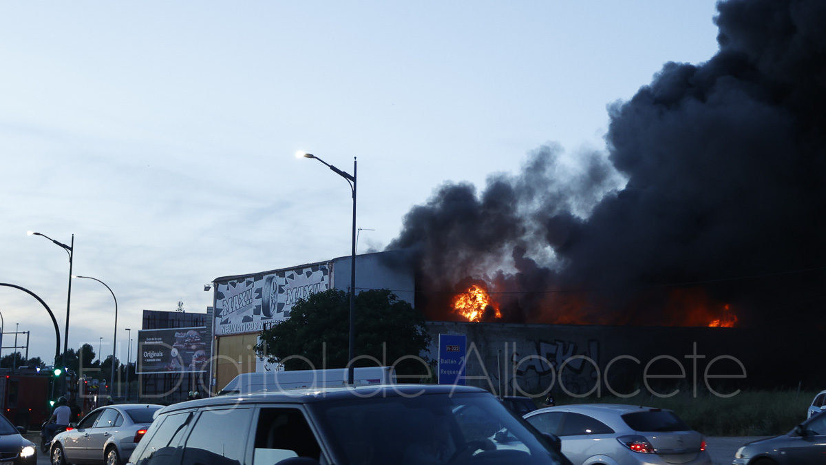 Incendio en una nave de Albacete / Foto: Ángel Chacón
