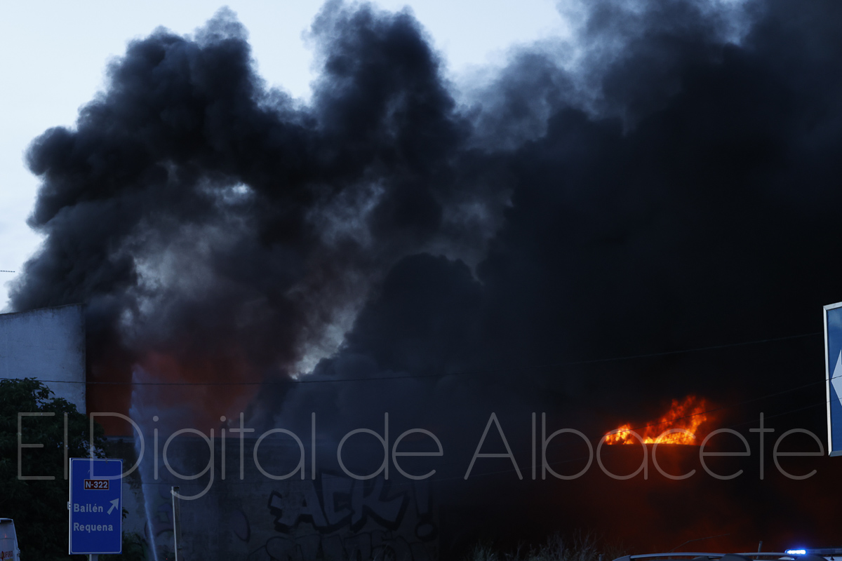 Incendio en una nave de Albacete / Foto: Ángel Chacón