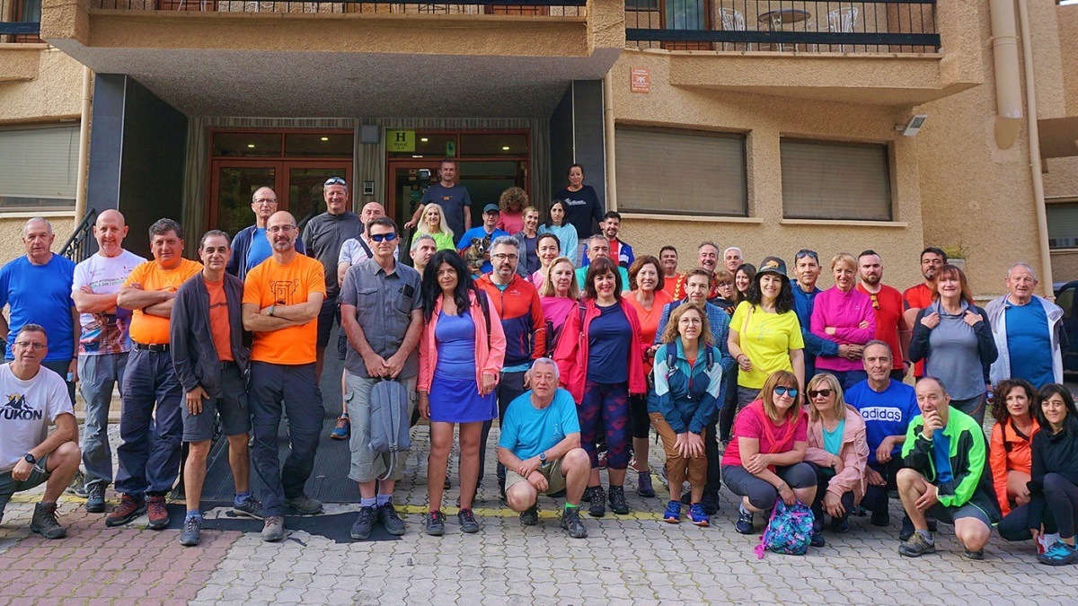 Participantes en la jornada de senderimo vivida en Ayna