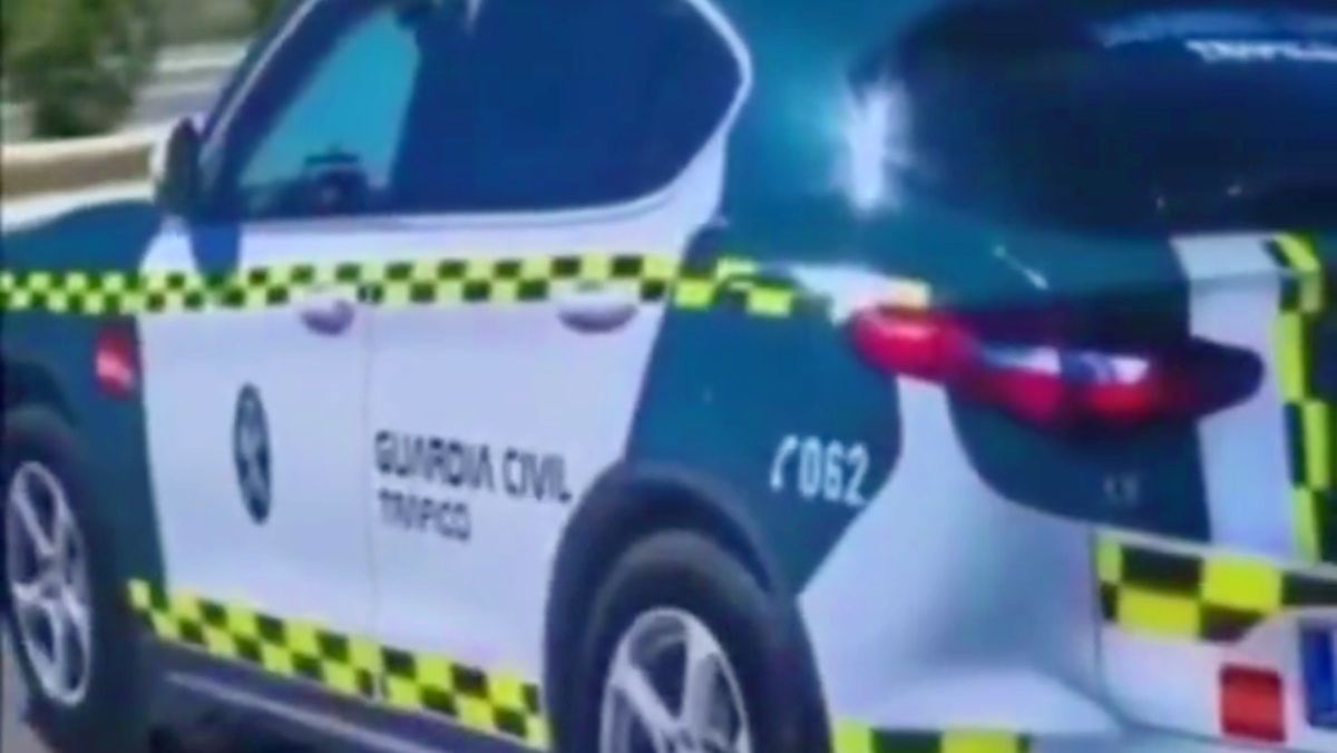 Maqueta de un coche de la Guardia Civil en Albacete / Imagen: Social Drive