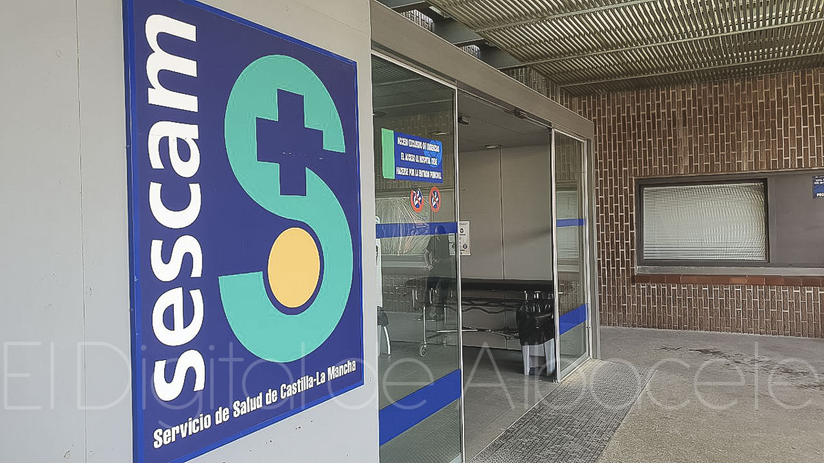 Logo del SESCAM en el Hospital de Albacete