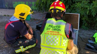 Los bomberos de Albacete usan un dron para seguir desarrollando su trabajo en la nave incendiada