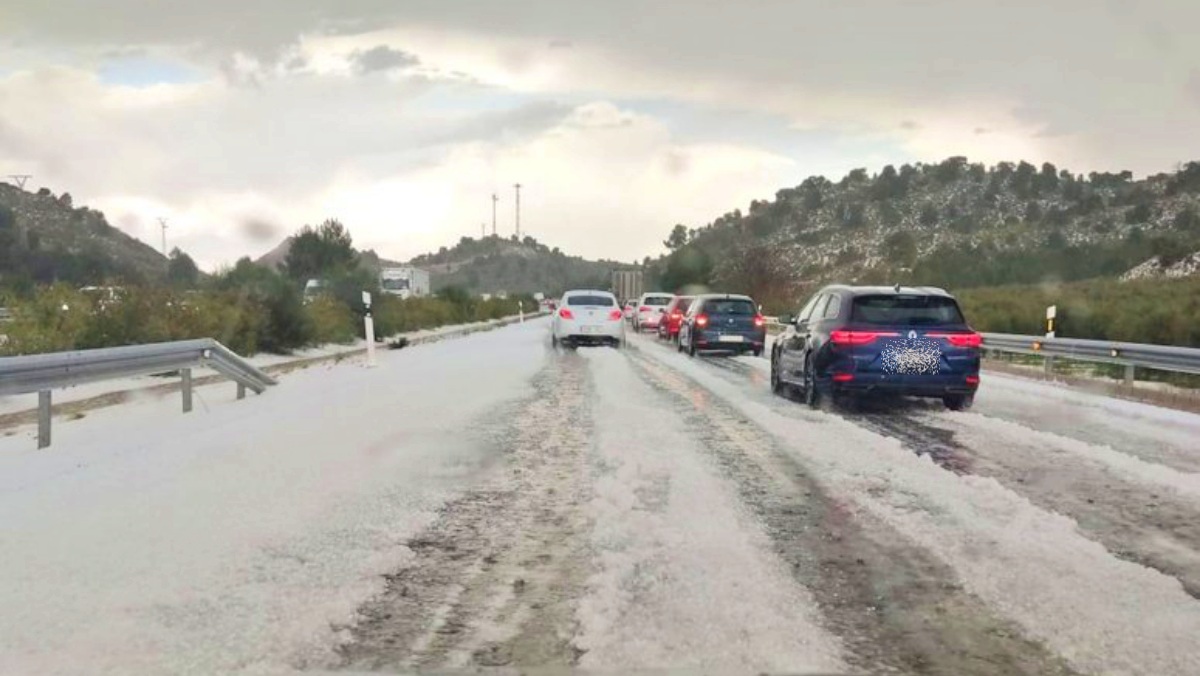 Tremenda granizada en la zona de Tobarra (Albacete) - Foto: Fuente el Ojico