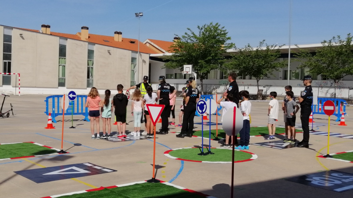 Efectivos de la Policía Local reciben formación para poder llevar la educación vial a los colegios de Castilla-La Mancha / JCCM