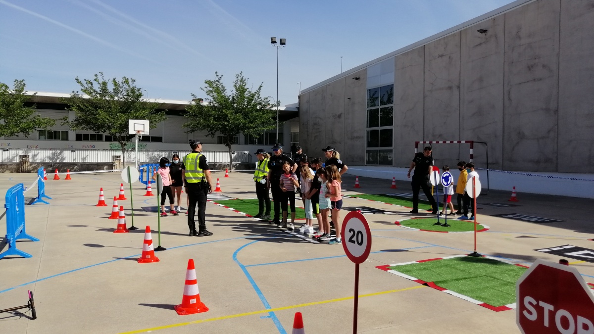 Efectivos de la Policía Local reciben formación para poder llevar la educación vial a los colegios de Castilla-La Mancha / JCCM