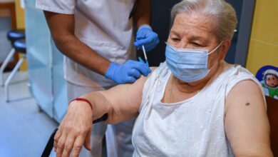 Las personas de más de 80 años podrían recibir la 4ª dosis de la vacuna contra el COVID-19