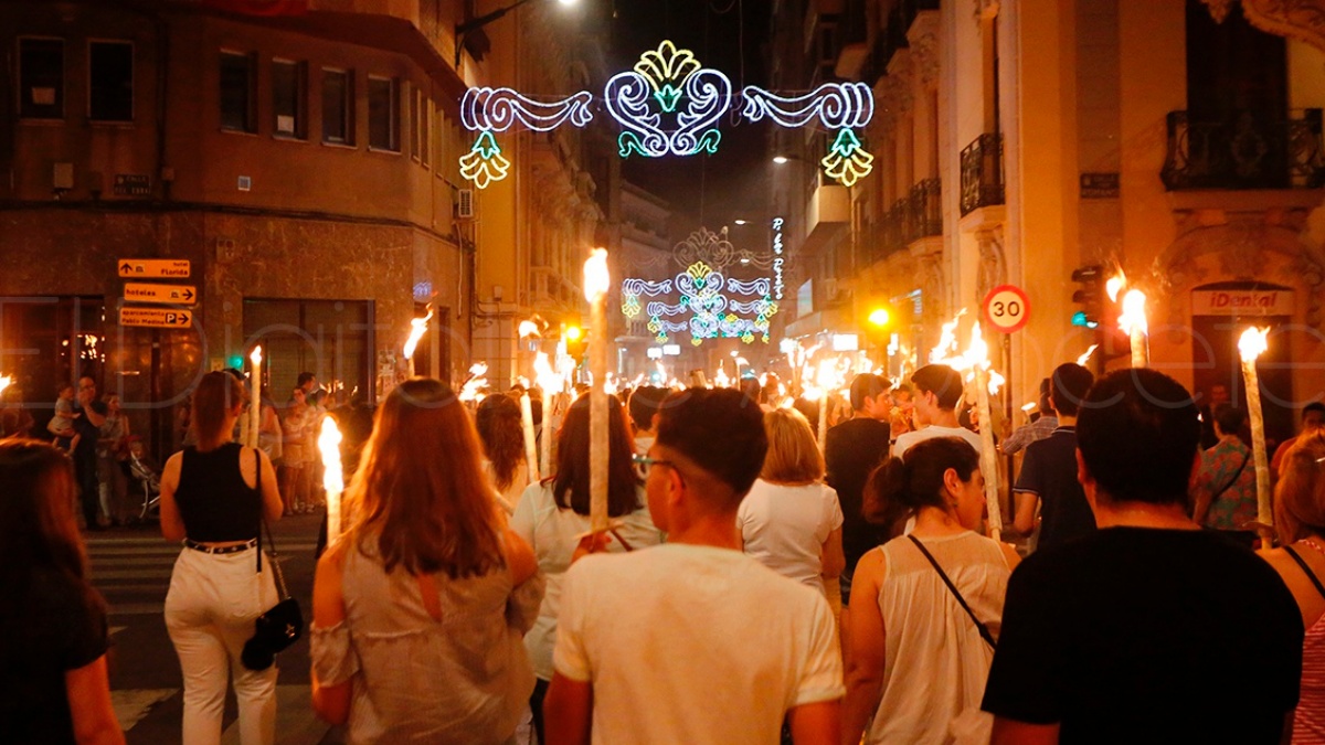 Desfile de antorchas en la noche de San Juan en Albacete / Imagen de archivo