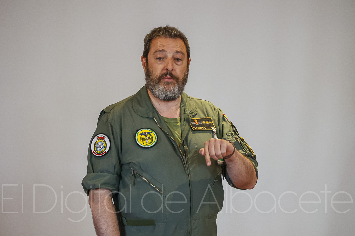 Coronel Policarpo quien también es comandante de la Jefatura de Operaciones Aéreas Especiales y Recuperación de Personal del Mando de Combate del Ejército del Aire / Fotos: Ángel Chacón