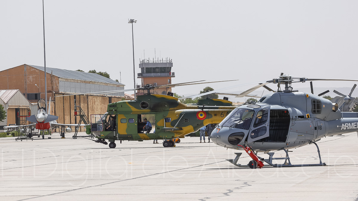 Helicópteros que forman parte de este curso en la base de Albacete / Fotos: Ángel Chacón