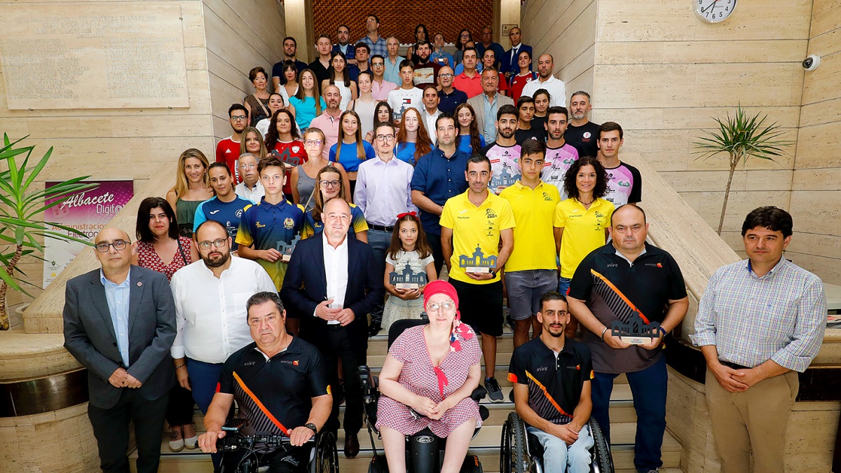 Recepción oficial en el ayuntamiento de albacete a los deportistas y equipos que han cosechado a lo largo de la temporada éxitos en competiciones de p