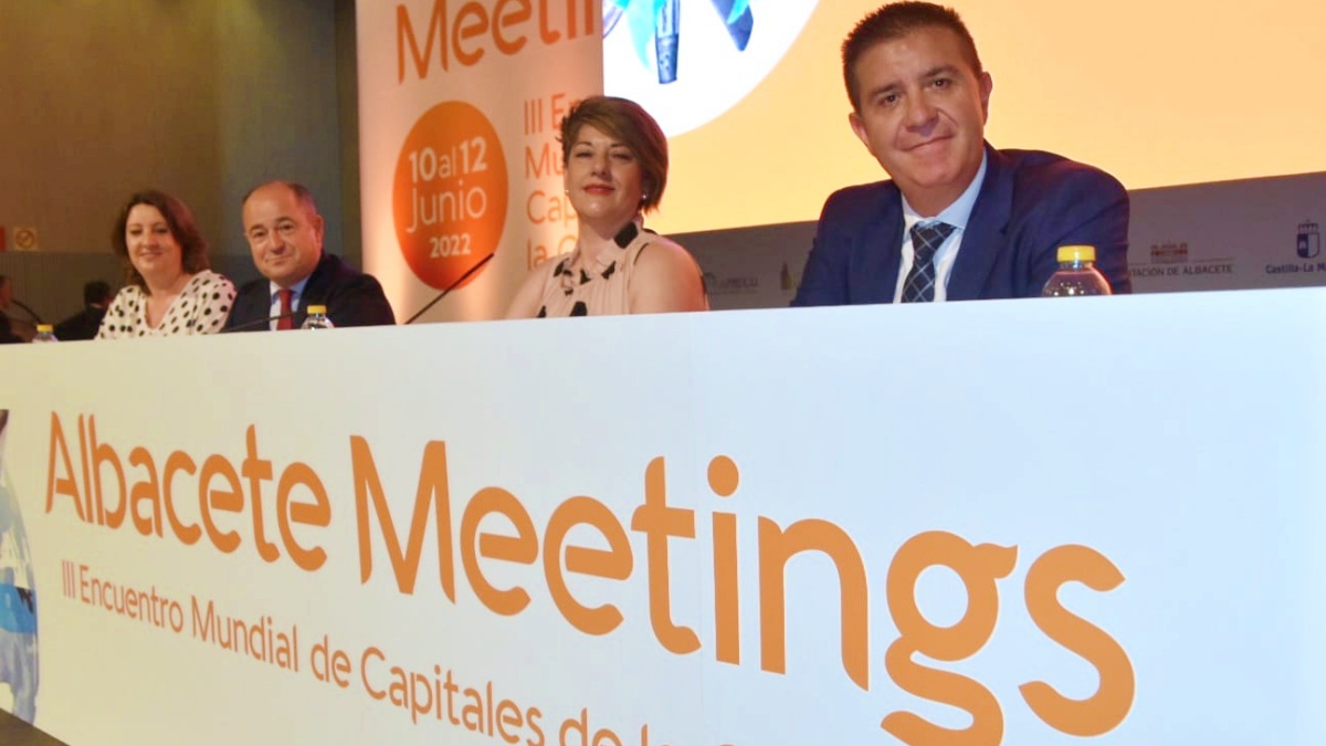 El presidente de la Diputación en la inauguración de Albacete Meetings