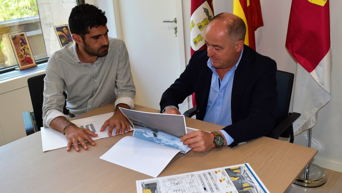 Emilio Sáez, alcalde de Albacete, y José González, concejal del Ayuntamiento