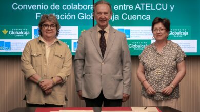 Foto de familia entre Globalcaja y Atelcu