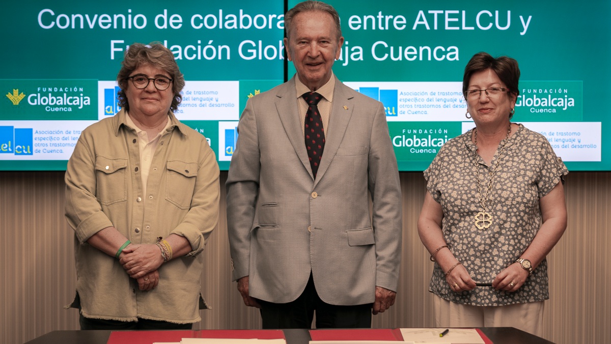 Foto de familia entre Globalcaja y Atelcu